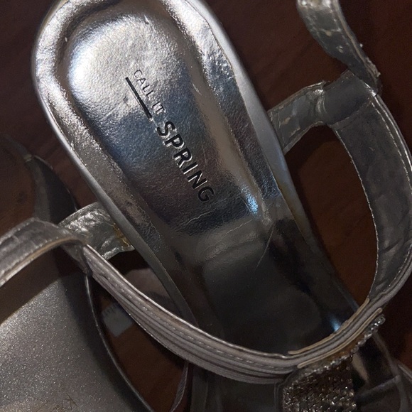 Silver heels - Picture 3 of 4